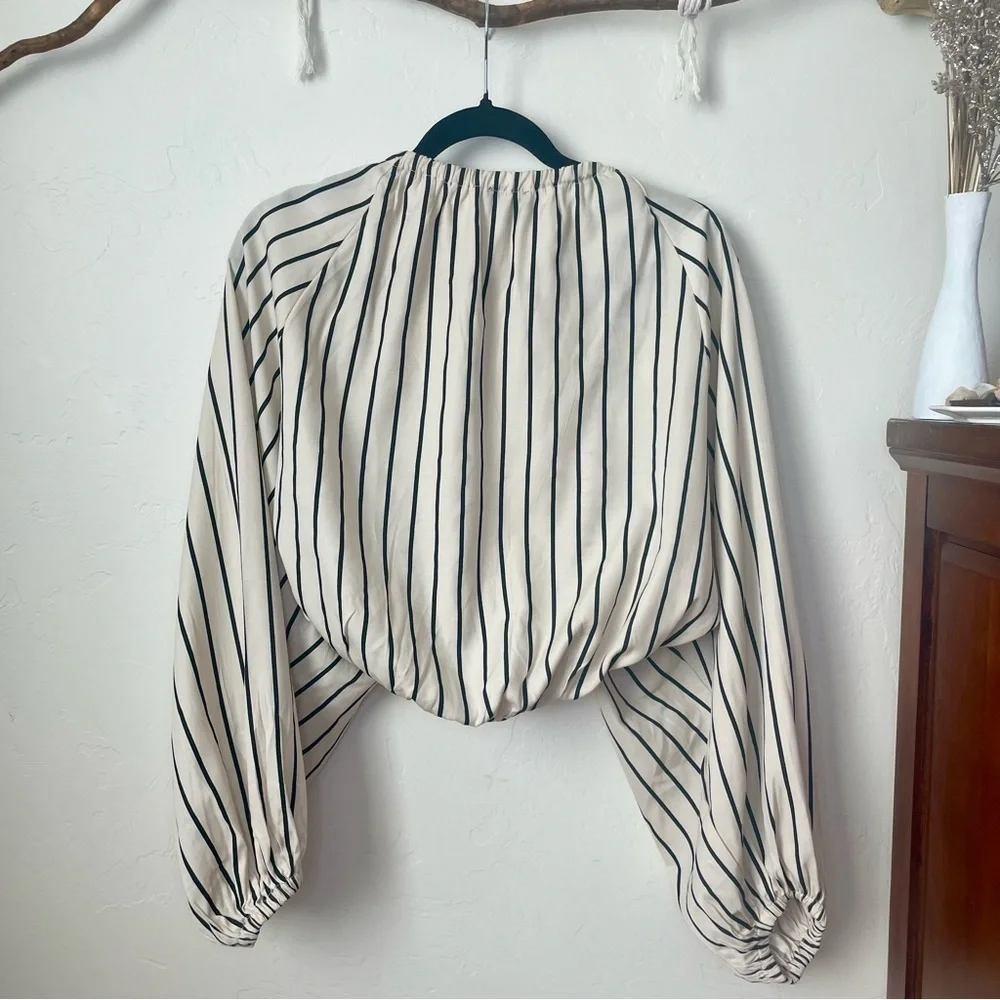 Bebe Twill Stripe Balloon Sleeve 2 Piece Bolero Set - Picture 12 of 14